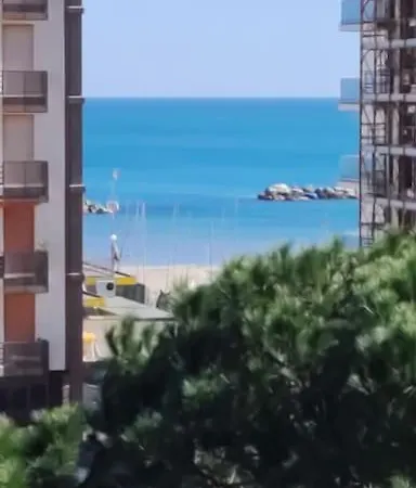 3 Locali, 50 M Dalla