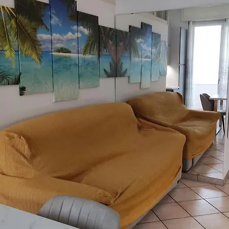 3 Locali, 50 M Dalla *